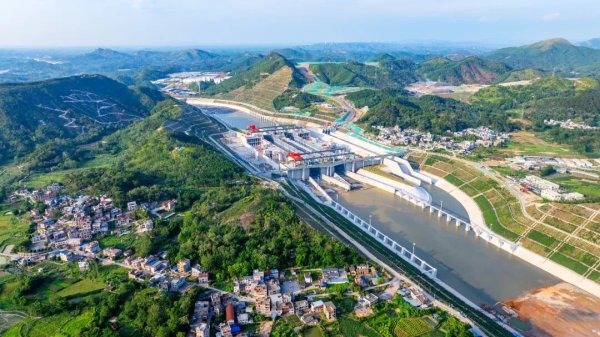 21点网页版点击即玩 经济热门快评 | 平陆运河为若何此弥留？